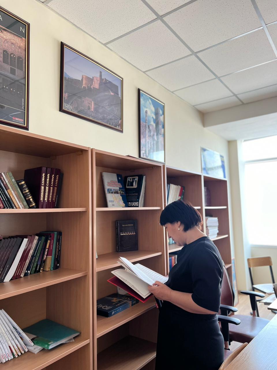 Посетили библиотеку Каспийского университета технологий и инжиниринга имени Ш. Есенова